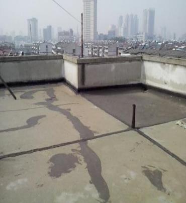哈巴河漏水维修 楼顶漏水是什么原因，楼顶漏水维修方法是什么?